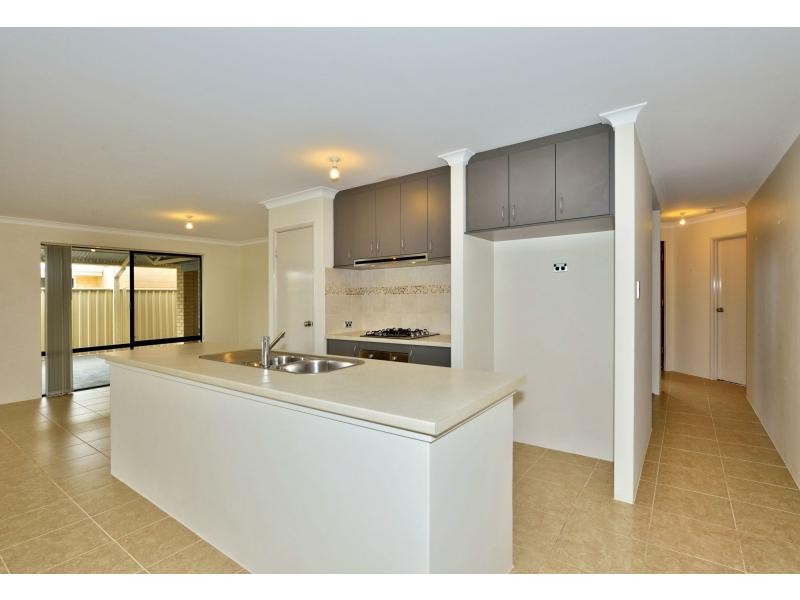 8 Calder Nook, Lakelands WA 6180