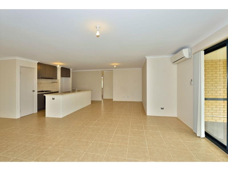 8 Calder Nook, Lakelands WA 6180