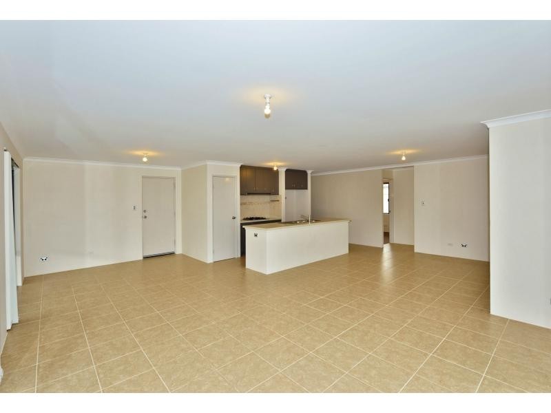 8 Calder Nook, Lakelands WA 6180