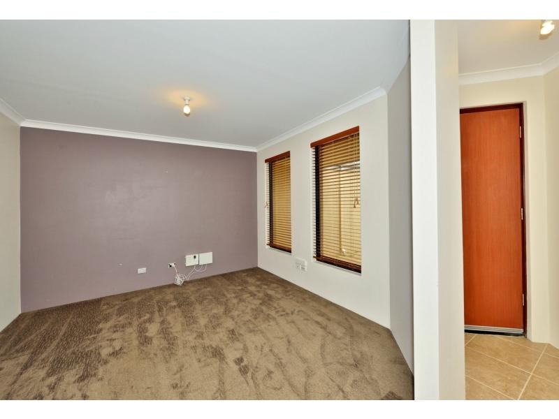 8 Calder Nook, Lakelands WA 6180