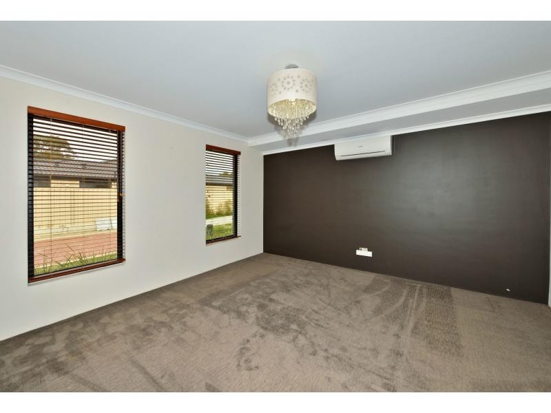 8 Calder Nook, Lakelands WA 6180