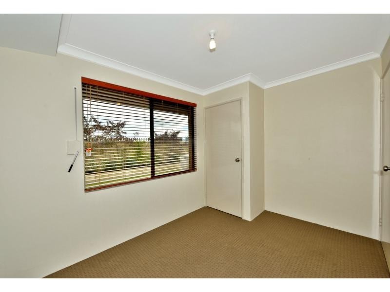 8 Calder Nook, Lakelands WA 6180