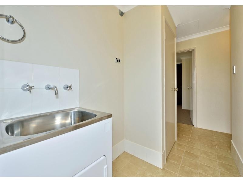 8 Calder Nook, Lakelands WA 6180