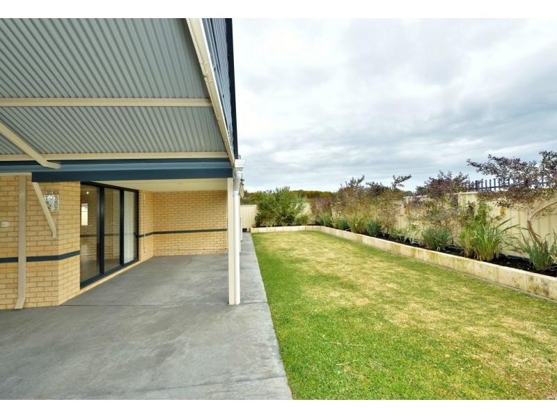 8 Calder Nook, Lakelands WA 6180