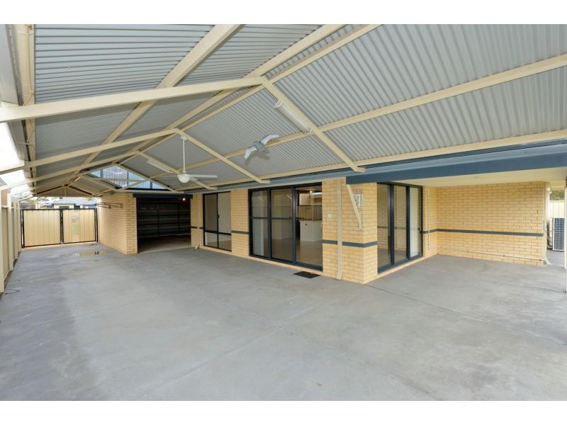 8 Calder Nook, Lakelands WA 6180