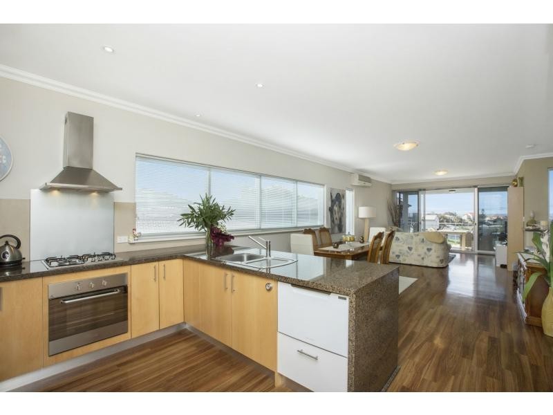 1/23 Oversby Street, Halls Head WA 6210