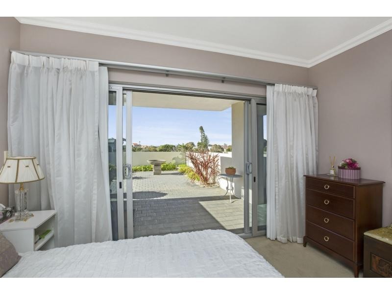 1/23 Oversby Street, Halls Head WA 6210