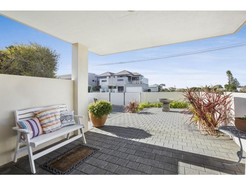 1/23 Oversby Street, Halls Head WA 6210