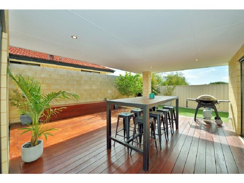 8 Possum Drive, Wannanup WA 6210