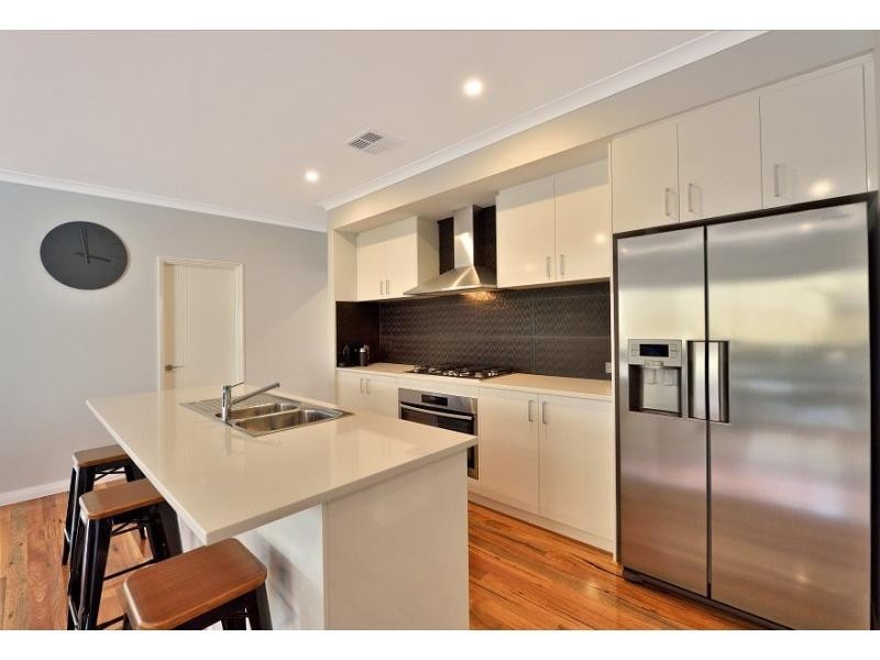 8 Possum Drive, Wannanup WA 6210