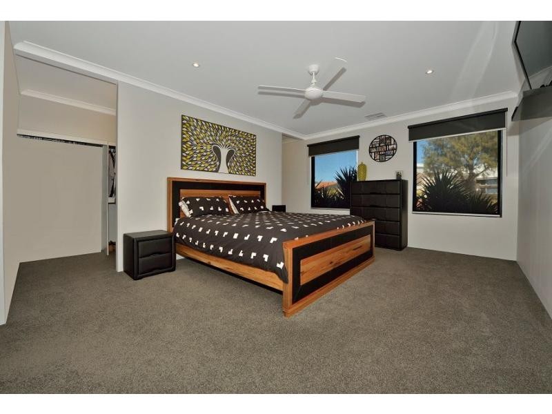 8 Possum Drive, Wannanup WA 6210