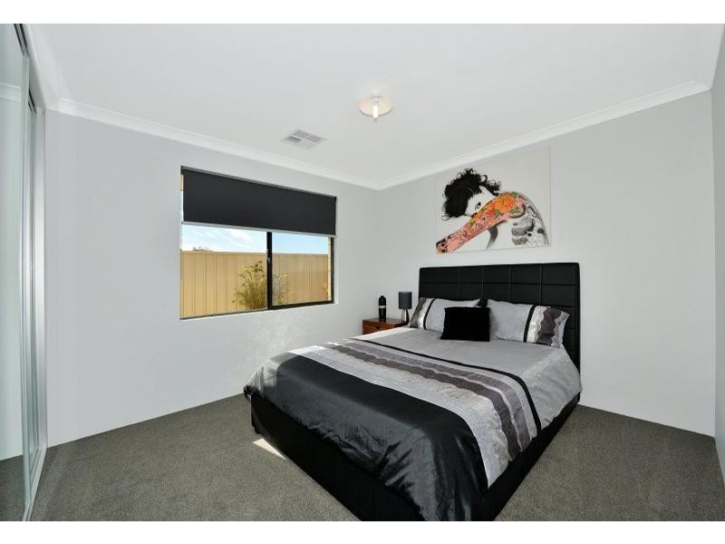 8 Possum Drive, Wannanup WA 6210