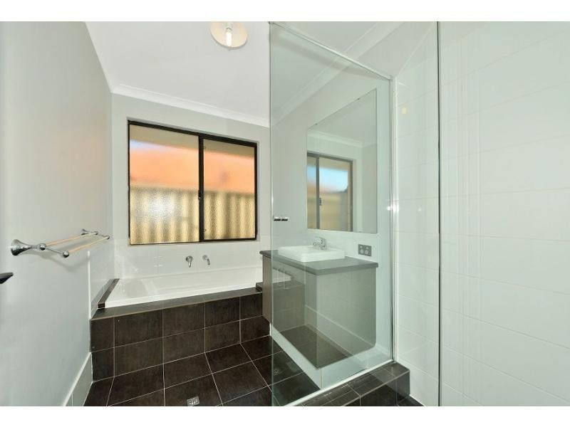 8 Possum Drive, Wannanup WA 6210