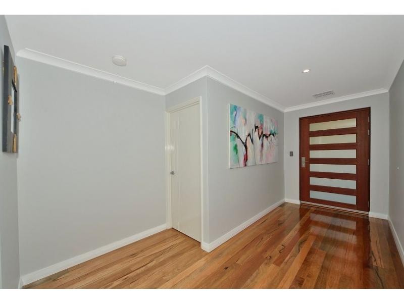 8 Possum Drive, Wannanup WA 6210