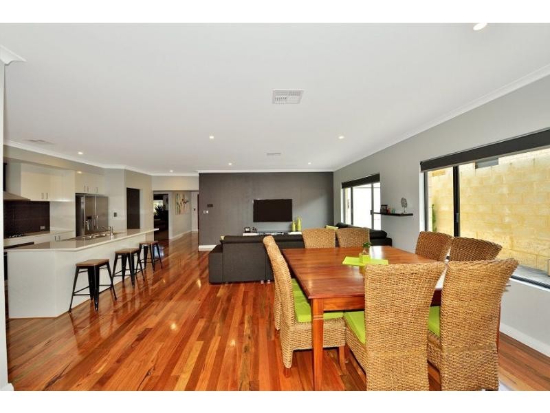 8 Possum Drive, Wannanup WA 6210