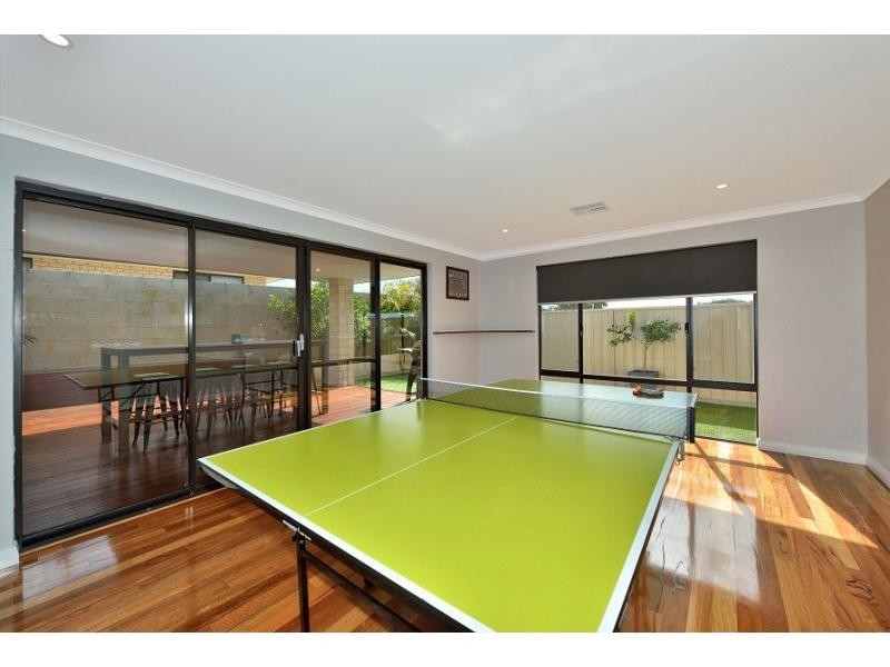 8 Possum Drive, Wannanup WA 6210