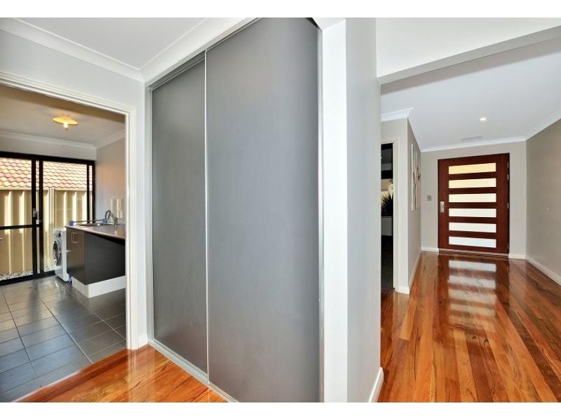 8 Possum Drive, Wannanup WA 6210