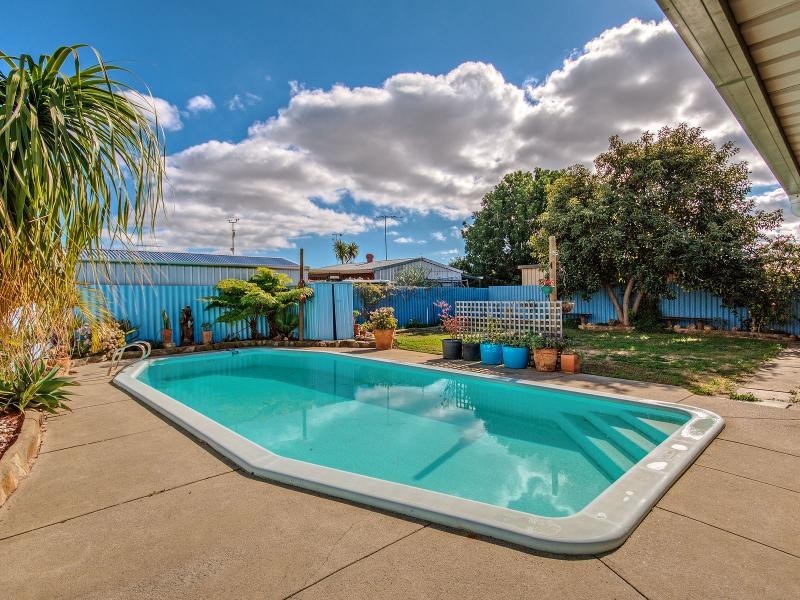 3 Carey Place, Cooloongup WA 6168