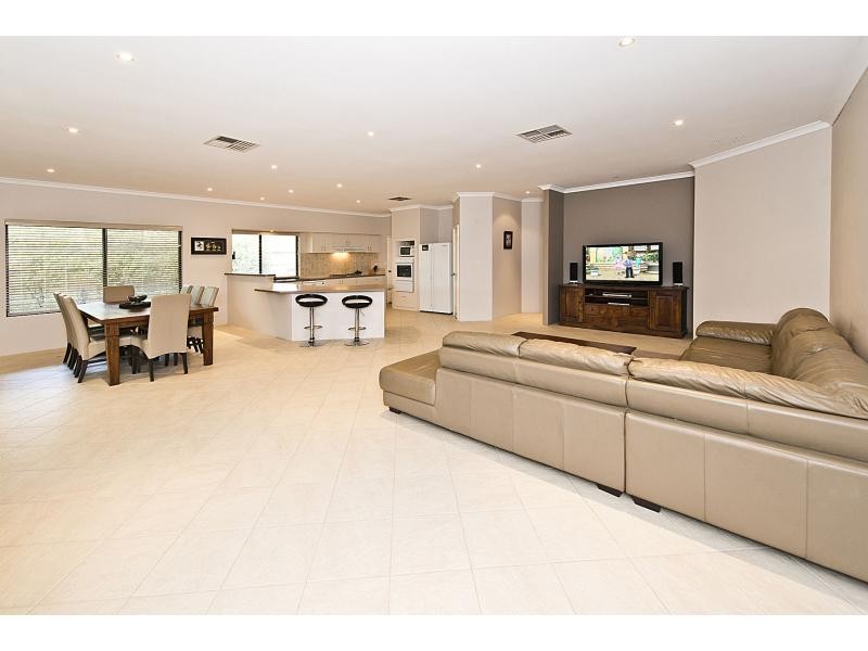 22 Cote D’Azur Gardens, Port Kennedy WA 6172