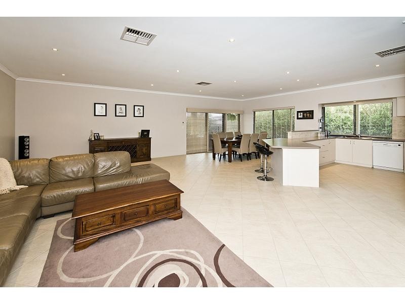 22 Cote D’Azur Gardens, Port Kennedy WA 6172