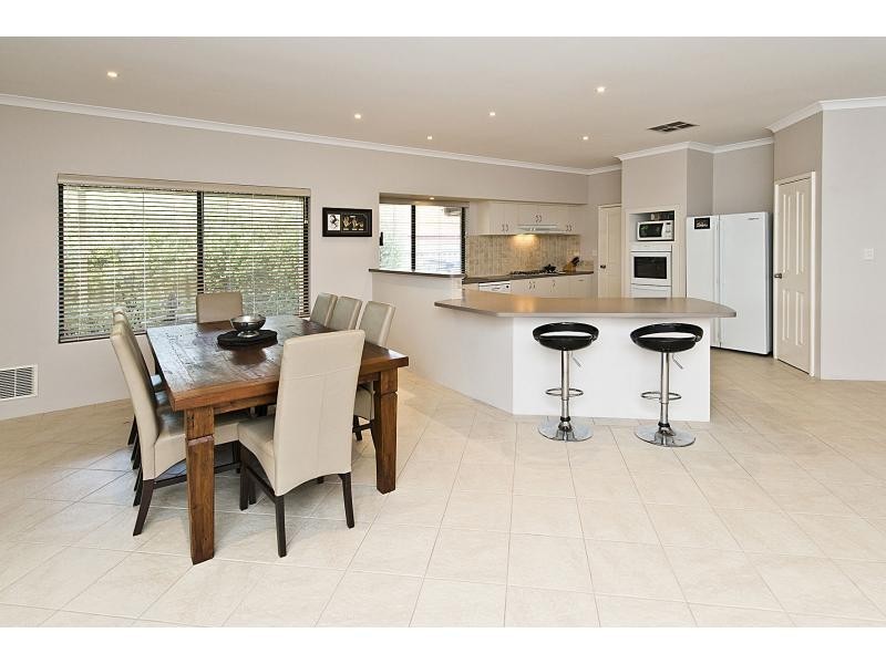 22 Cote D’Azur Gardens, Port Kennedy WA 6172