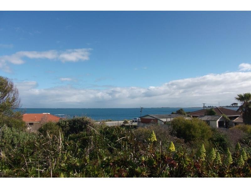 4 Michael Road, Waikiki WA 6169