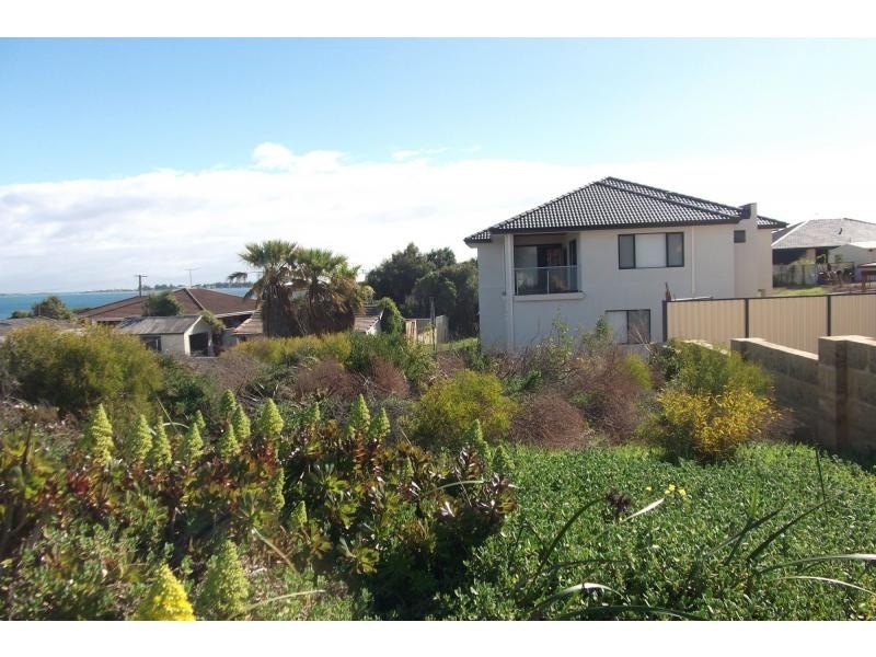 4 Michael Road, Waikiki WA 6169