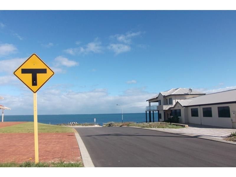 4 Michael Road, Waikiki WA 6169