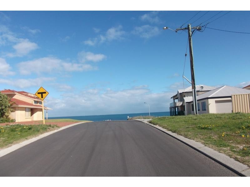 4 Michael Road, Waikiki WA 6169