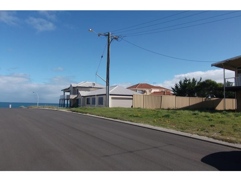 4 Michael Road, Waikiki WA 6169