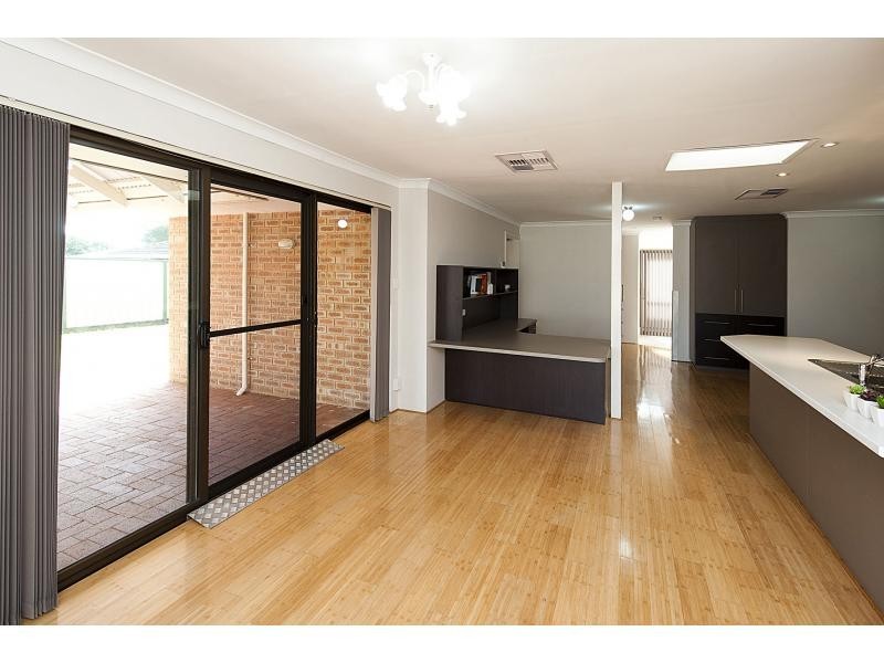 12 Pinedale Way, Safety Bay WA 6169