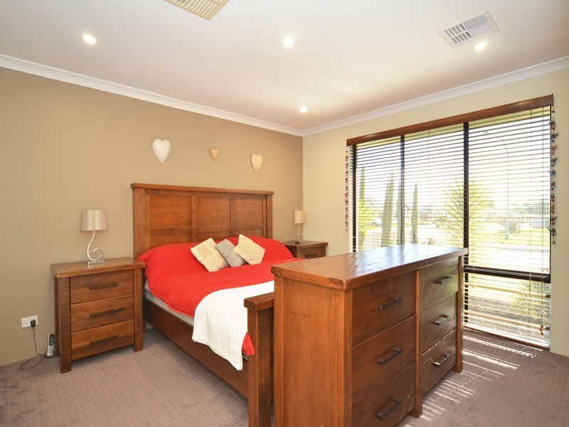 2 Hillsdale Rise, Darch WA 6065