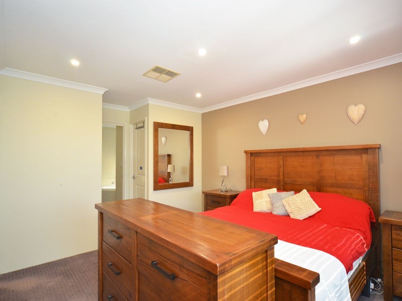 2 Hillsdale Rise, Darch WA 6065