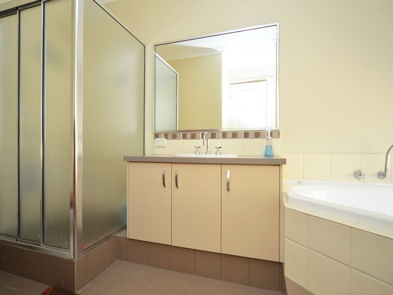 2 Hillsdale Rise, Darch WA 6065