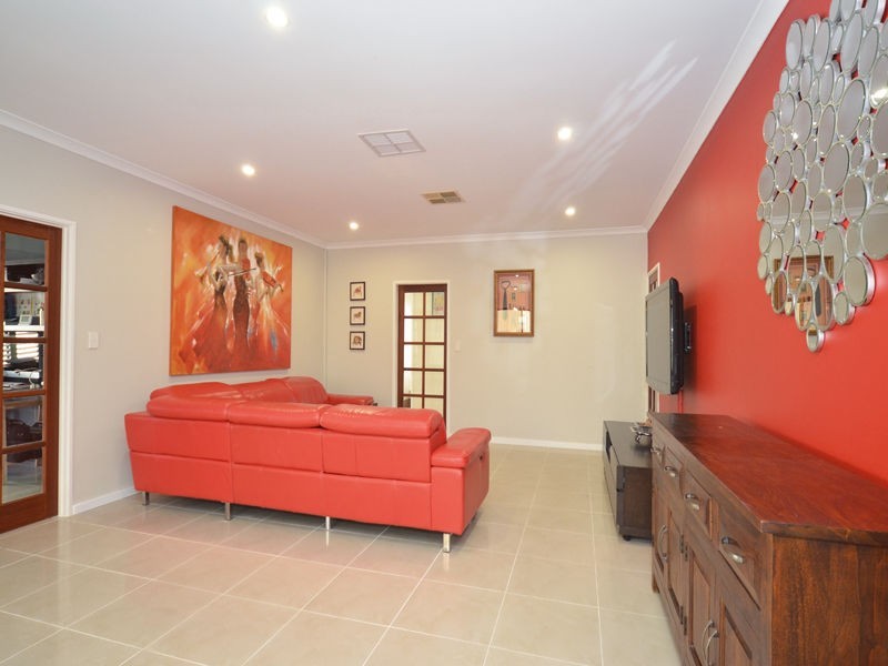 2 Hillsdale Rise, Darch WA 6065