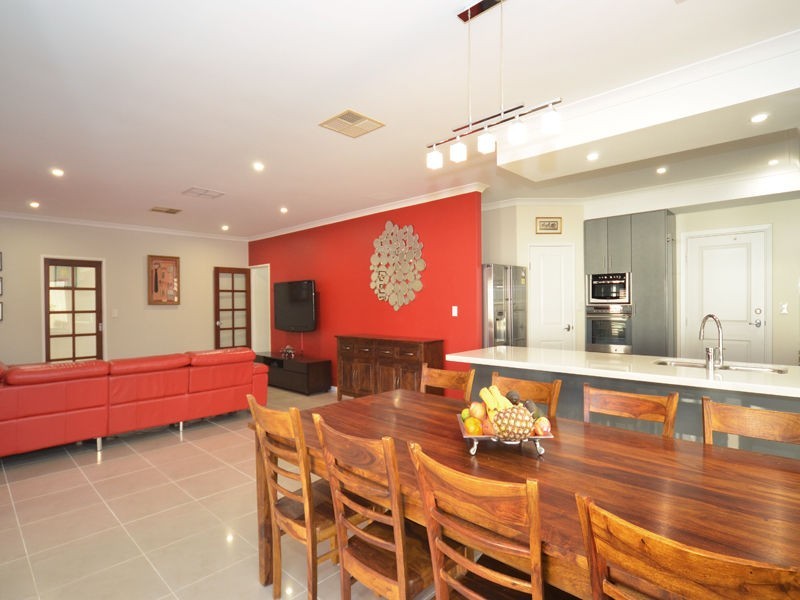 2 Hillsdale Rise, Darch WA 6065