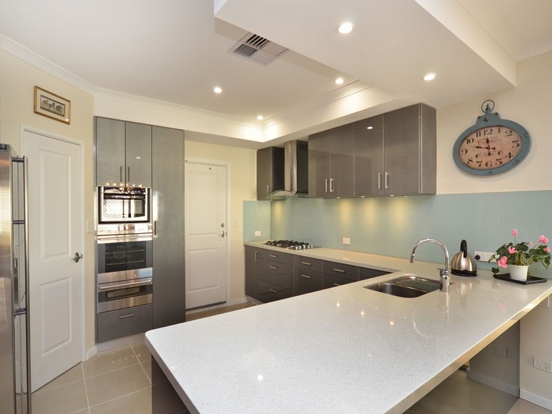 2 Hillsdale Rise, Darch WA 6065