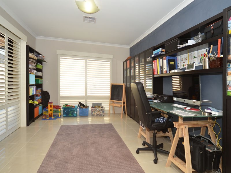 2 Hillsdale Rise, Darch WA 6065