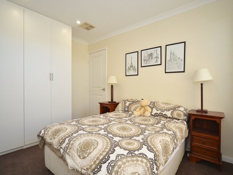 2 Hillsdale Rise, Darch WA 6065