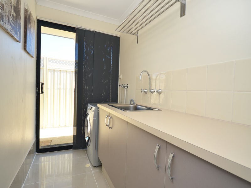 2 Hillsdale Rise, Darch WA 6065