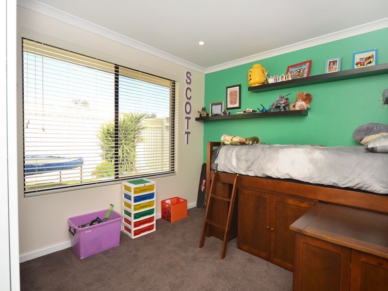 2 Hillsdale Rise, Darch WA 6065