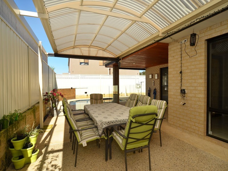 2 Hillsdale Rise, Darch WA 6065