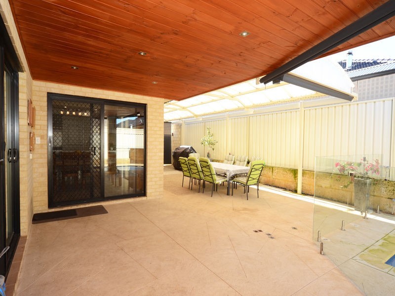 2 Hillsdale Rise, Darch WA 6065