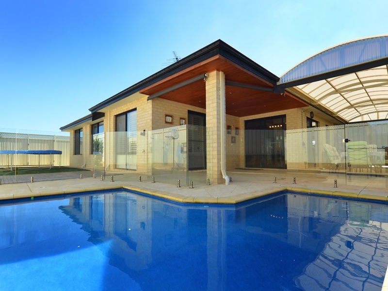 2 Hillsdale Rise, Darch WA 6065