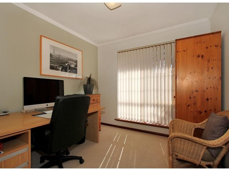 11 Kanella Road, Shelley WA 6148