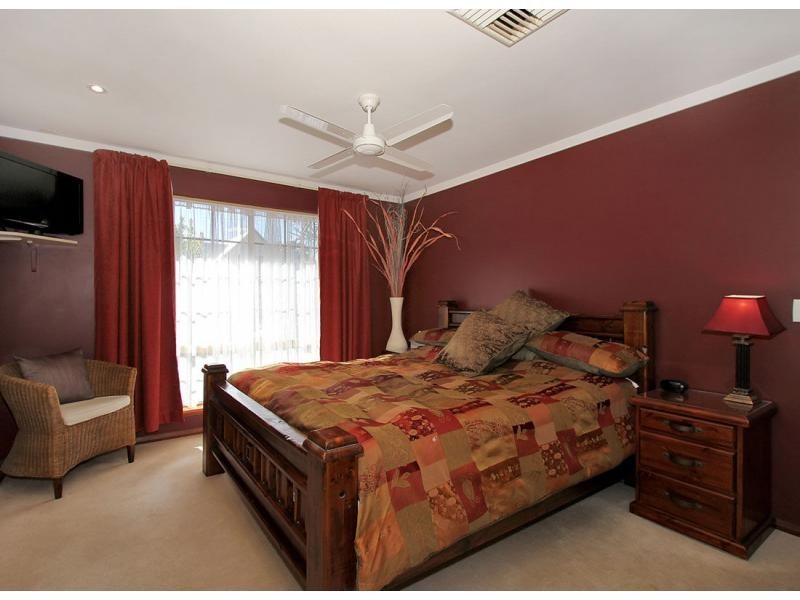 11 Kanella Road, Shelley WA 6148