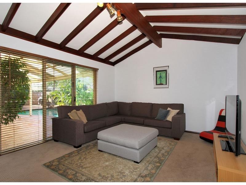 11 Kanella Road, Shelley WA 6148