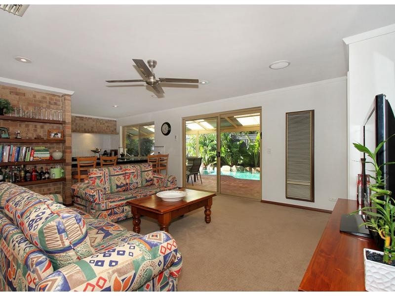 11 Kanella Road, Shelley WA 6148