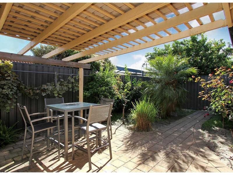 11 Kanella Road, Shelley WA 6148