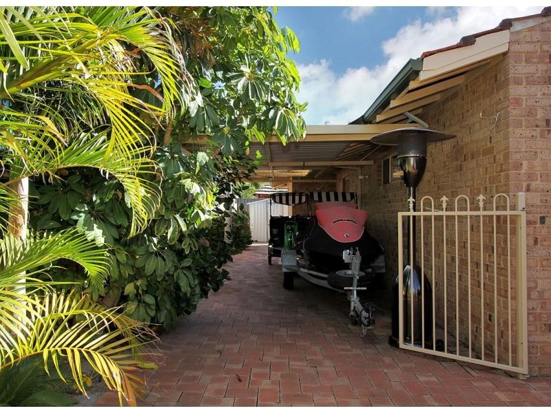 11 Kanella Road, Shelley WA 6148